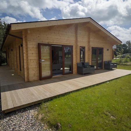 Sundance Lodge, Fantastic New Cabin With Hot Tub - Sleeps 6 - Largest In Felmoor Park Morpeth Pokoj fotografie