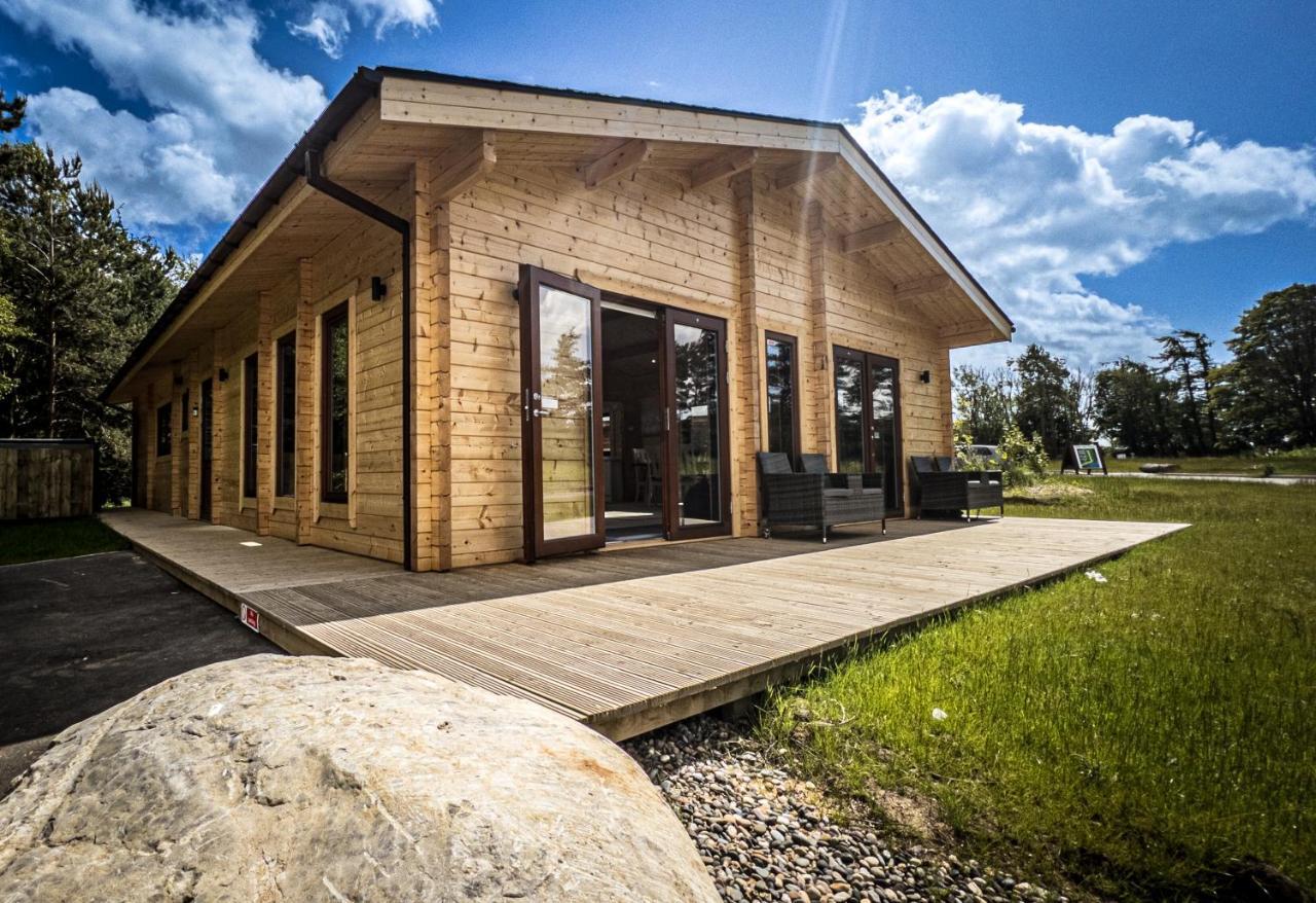 Sundance Lodge, Fantastic New Cabin With Hot Tub - Sleeps 6 - Largest In Felmoor Park Morpeth Exteriér fotografie