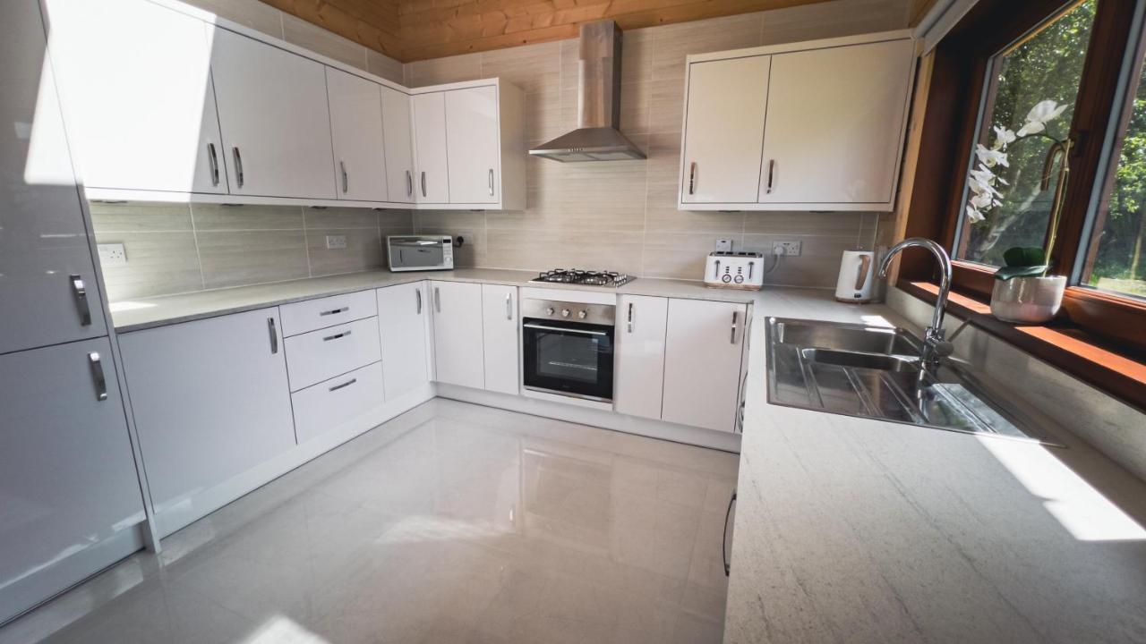 Sundance Lodge, Fantastic New Cabin With Hot Tub - Sleeps 6 - Largest In Felmoor Park Morpeth Exteriér fotografie