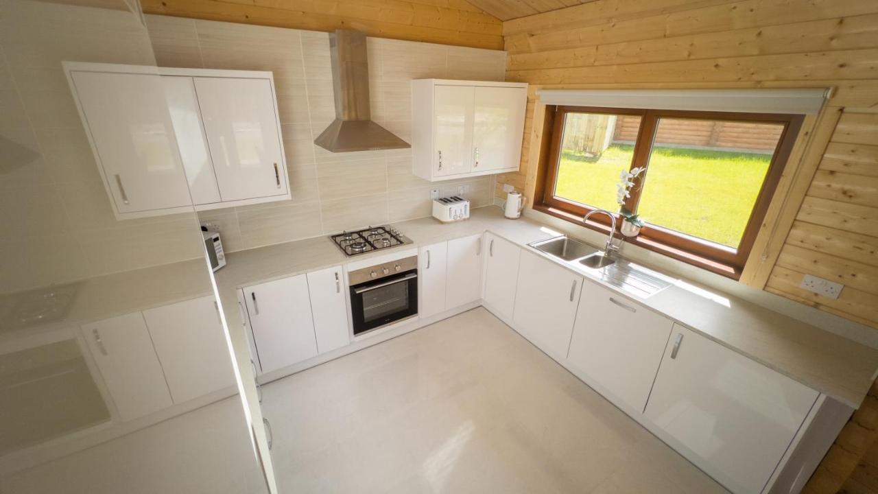 Sundance Lodge, Fantastic New Cabin With Hot Tub - Sleeps 6 - Largest In Felmoor Park Morpeth Exteriér fotografie