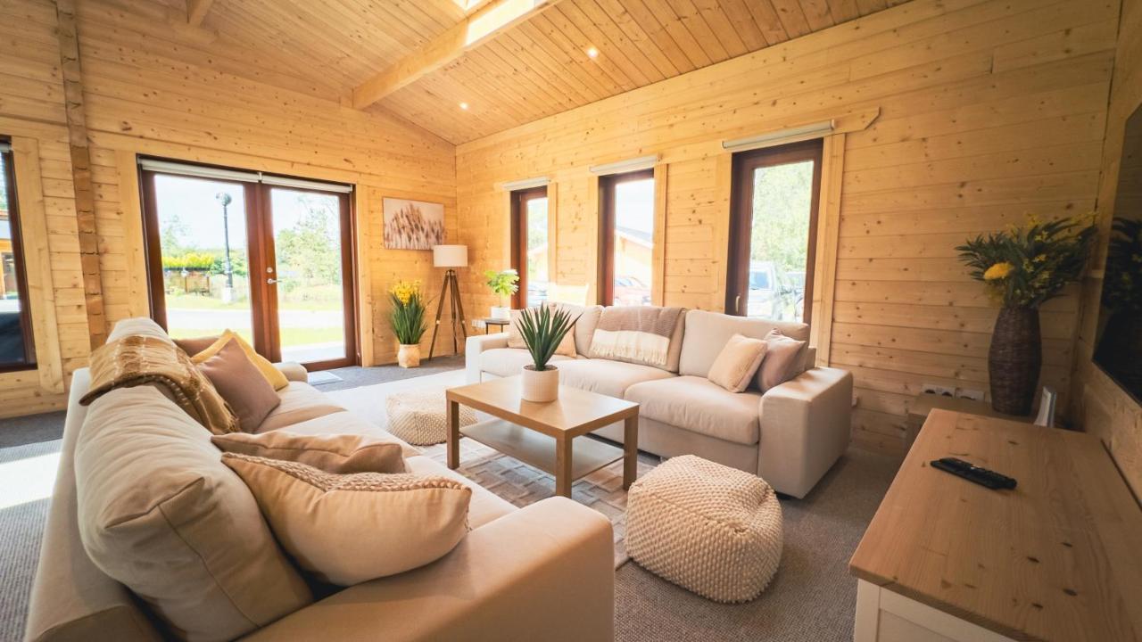 Sundance Lodge, Fantastic New Cabin With Hot Tub - Sleeps 6 - Largest In Felmoor Park Morpeth Exteriér fotografie