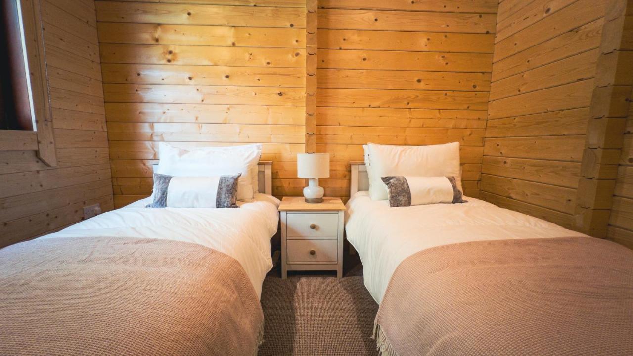 Sundance Lodge, Fantastic New Cabin With Hot Tub - Sleeps 6 - Largest In Felmoor Park Morpeth Exteriér fotografie