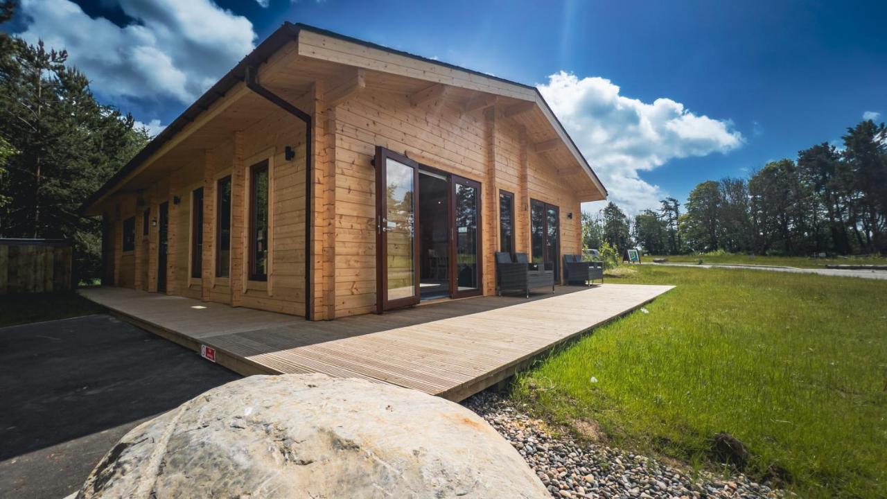 Sundance Lodge, Fantastic New Cabin With Hot Tub - Sleeps 6 - Largest In Felmoor Park Morpeth Exteriér fotografie