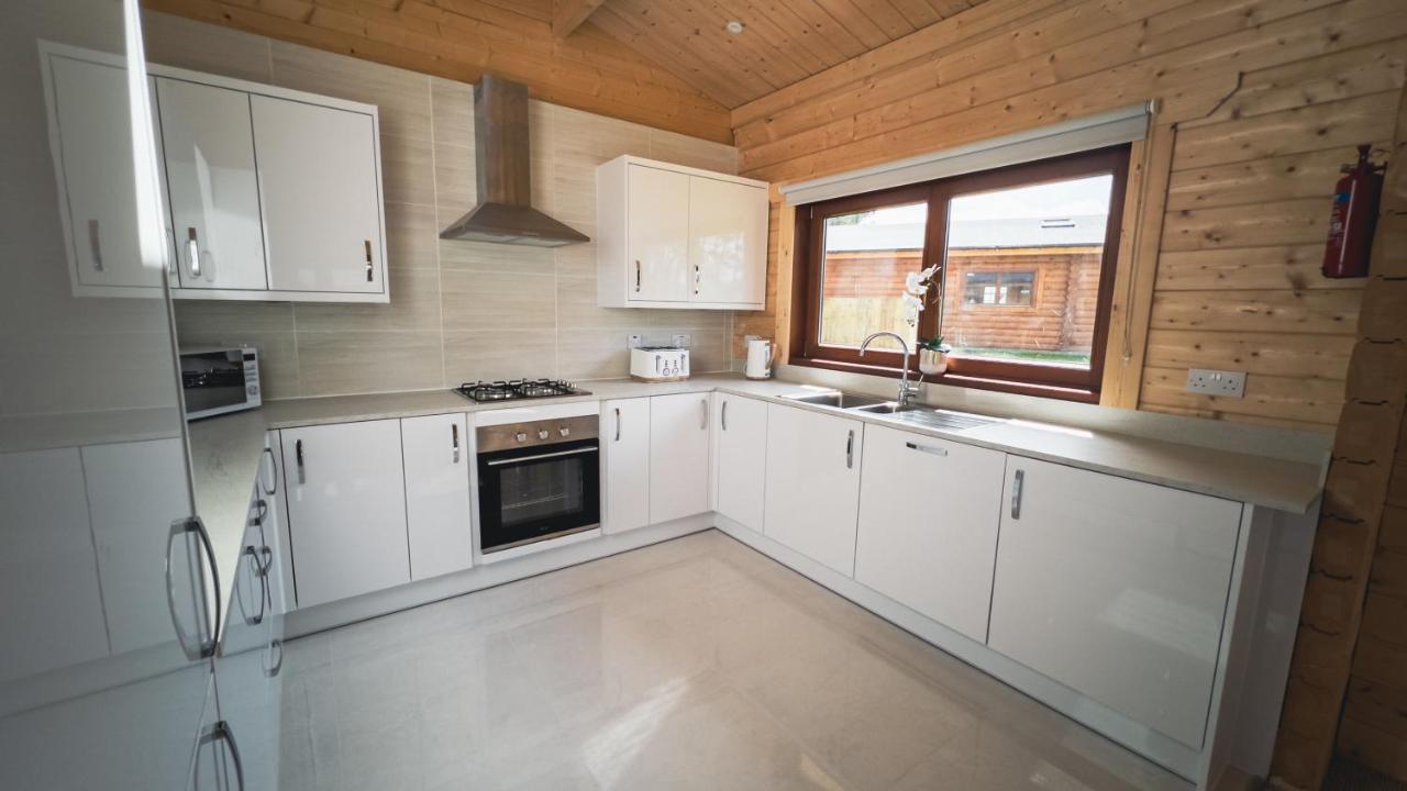 Sundance Lodge, Fantastic New Cabin With Hot Tub - Sleeps 6 - Largest In Felmoor Park Morpeth Exteriér fotografie