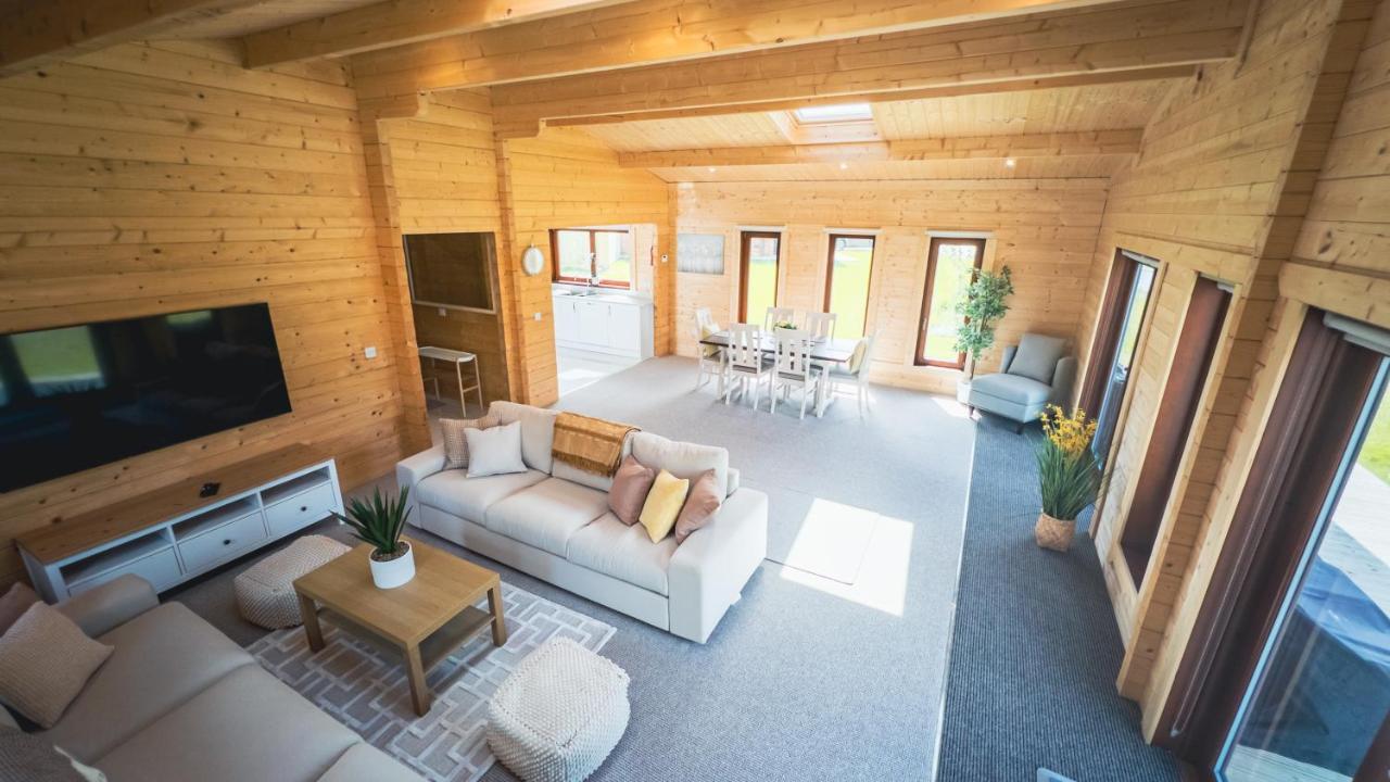 Sundance Lodge, Fantastic New Cabin With Hot Tub - Sleeps 6 - Largest In Felmoor Park Morpeth Exteriér fotografie