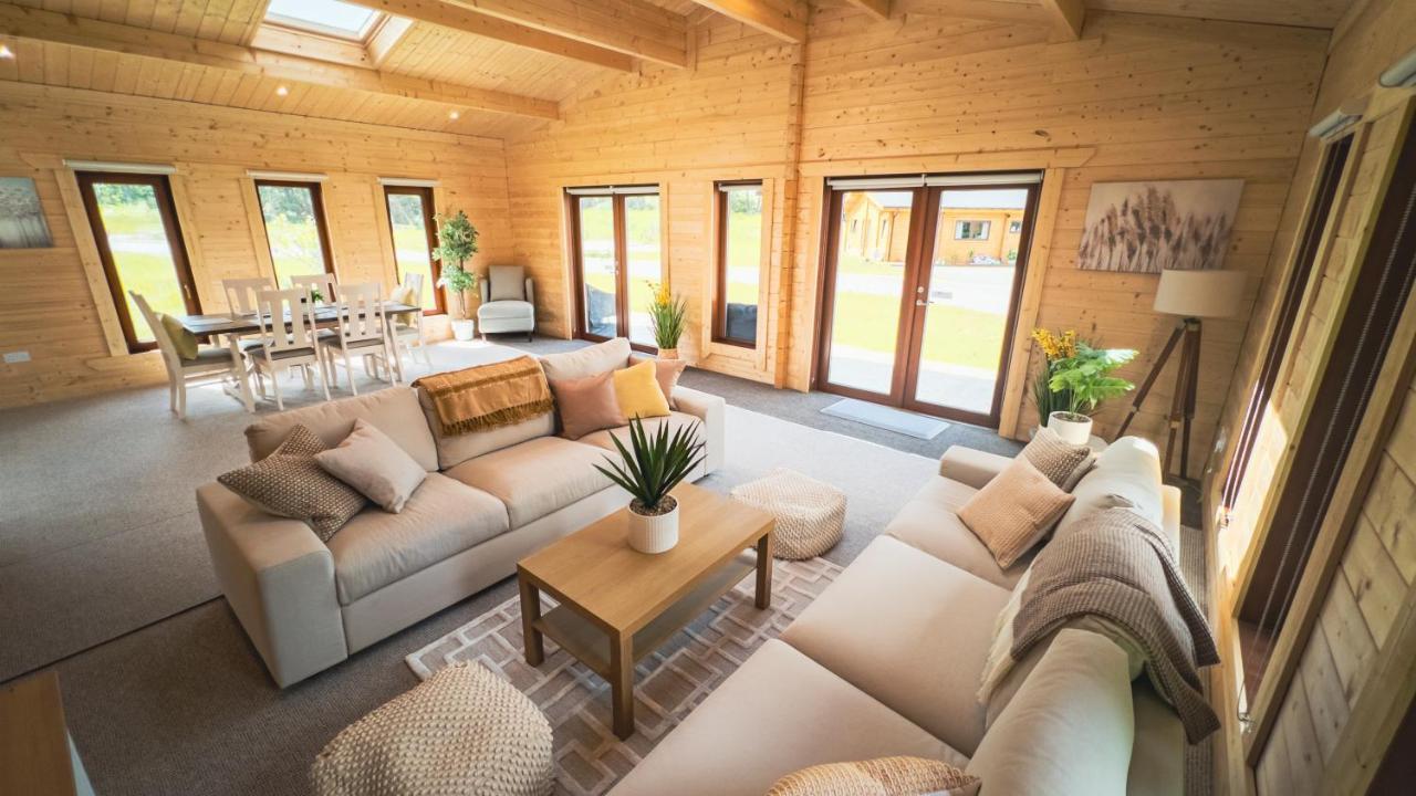 Sundance Lodge, Fantastic New Cabin With Hot Tub - Sleeps 6 - Largest In Felmoor Park Morpeth Exteriér fotografie